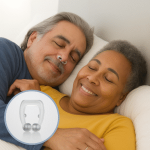 Casal a dormir tranquilamente com dilatador nasal anti-ronco InnovaGoods para melhorar a respiração e reduzir o ronco