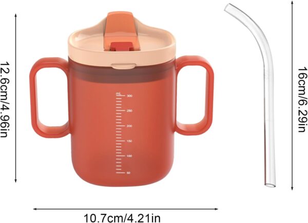 Imagem da caneca anti-asfixiante laranja com duas asas, tampa com palhinha removível e medidas de altura e volume visíveis em centímetros e polegadas.