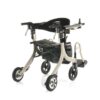 Cadeira elétrica dobrável para idosos, com travões, estrutura leve e assento confortável para mobilidade segura.