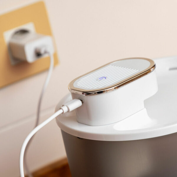 Fonte automática recarregável para gatos com cabo USB ligado Fonte automática para gatos conectada à energia via cabo USB