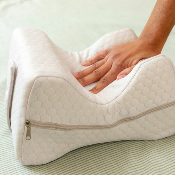Fronha lavável com fecho – almofada ortopédica para pernas e joelhos Detalhe da fronha com fecho da almofada ortopédica ergonómica