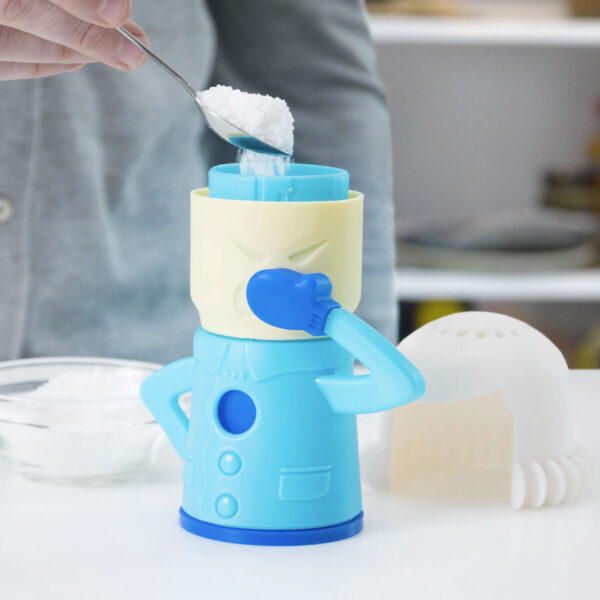 Fuming Mum InnovaGoods – Uso em Micro-ondas Fuming Mum InnovaGoods azul a vapor em uso para limpeza de micro-ondas sem químicos