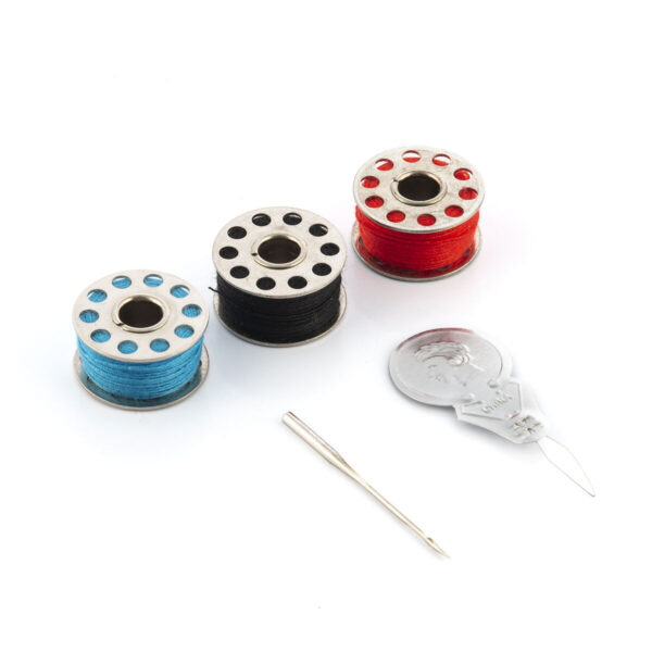 Mini máquina de costura portátil LED com pedal – Compacta e prática Mini máquina de costura portátil com LED e pedal, ideal para reparos rápidos e fácil uso por idosos e iniciantes