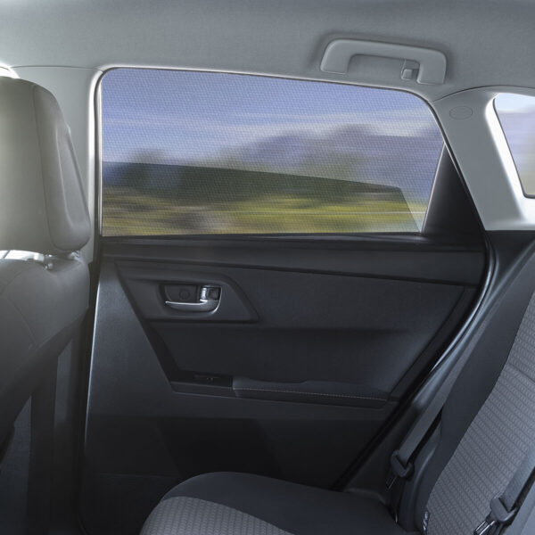 Proteção Solar Automotiva InnovaGoods – Conforto para Idosos Janela de carro com proteção solar automotiva InnovaGoods – bloqueio de brilho e conforto para idosos