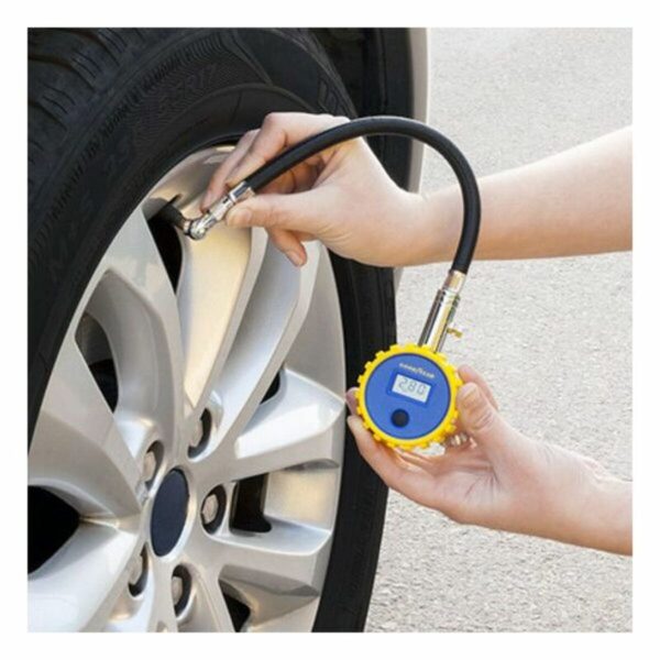 S3700133_0Medidor de Pressão Digital Goodyear GOD0002 – Automático Medidor de pressão Goodyear GOD0002 digital automático com mangueira flexível a medir pneu