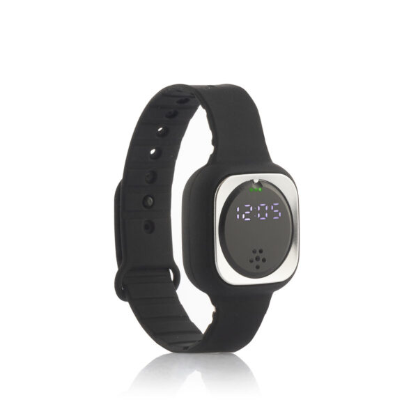 Relógio anti-mosquitos por ultrassom Wristquitto InnovaGoods Relógio repelente de mosquitos por ultrassom Wristquitto InnovaGoods, com mostrador digital preto e pulseira ajustável.
