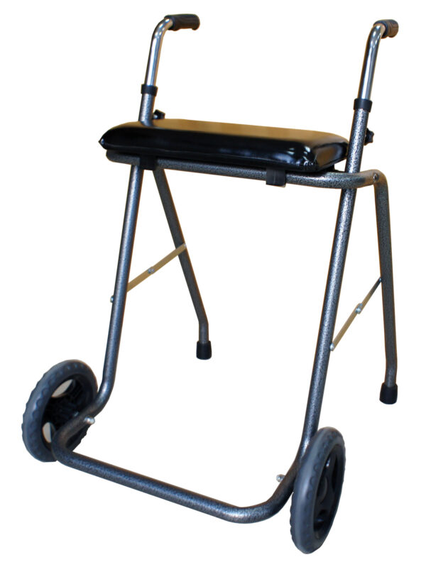 Andarilho RF-651 com 2 rodas e assento integrado, estrutura em aço cinzento, indicado para idosos com mobilidade reduzida.