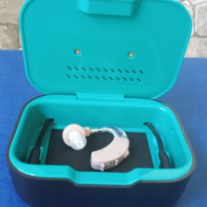 Secador e desumidificador UV aberto com auriculares sem fios no interior 3em 1