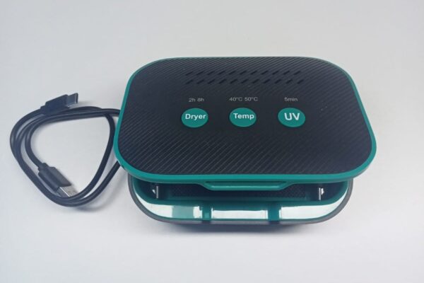 Secador e desumidificador UV multifunções preto e turquesa com painel de controlo e cabo USB